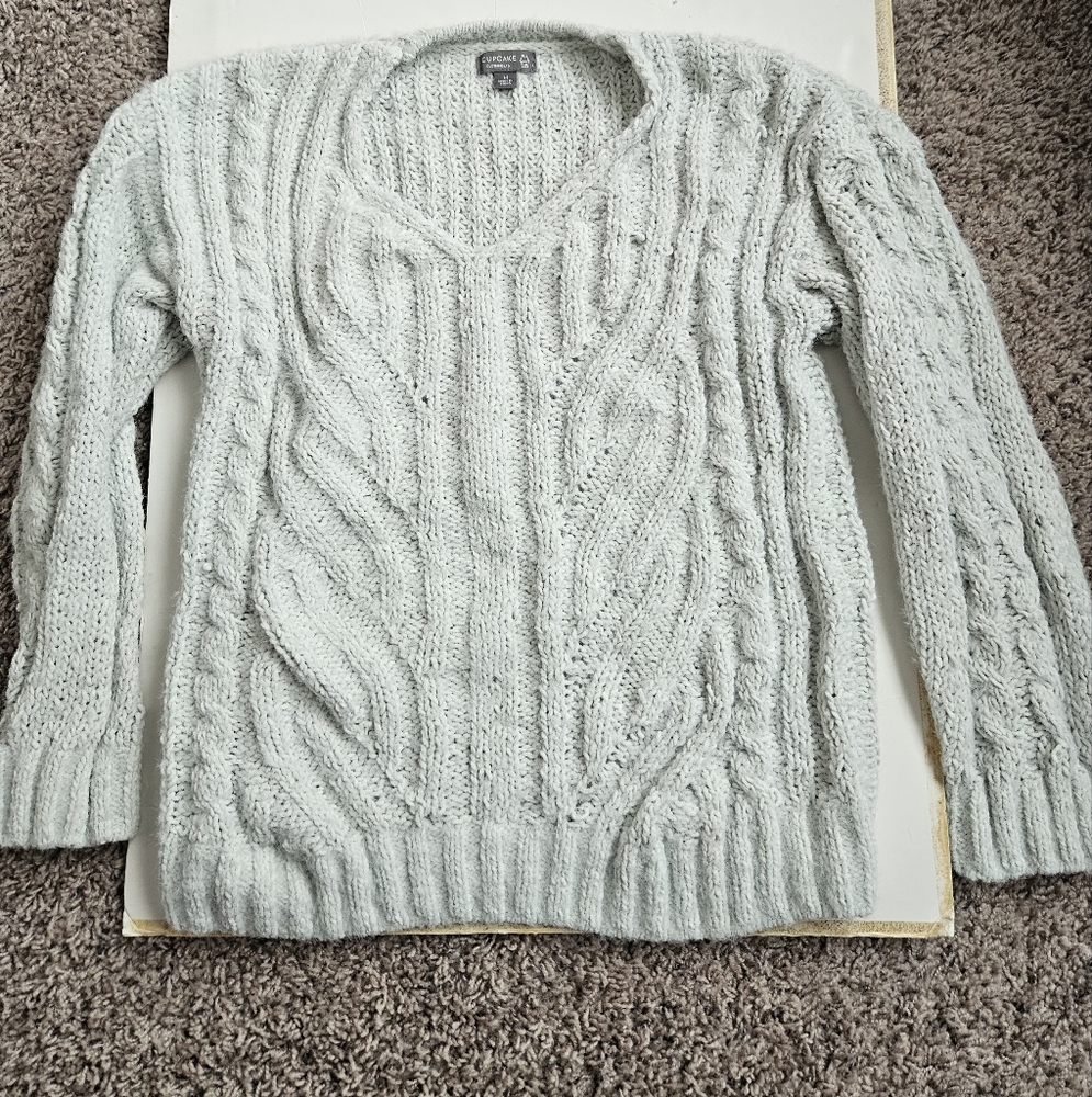 Women's Cable Knit Sweater - Gray